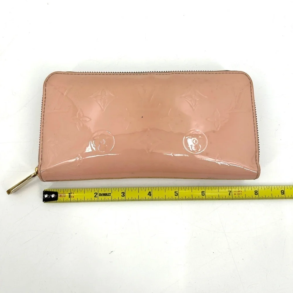 LOUIS VUITTON Light Pink Vernis Monogram Patent Leather Shiny Zippy Wallet